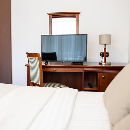 Hotel Zvezda Murska Sobota Bagian luar foto