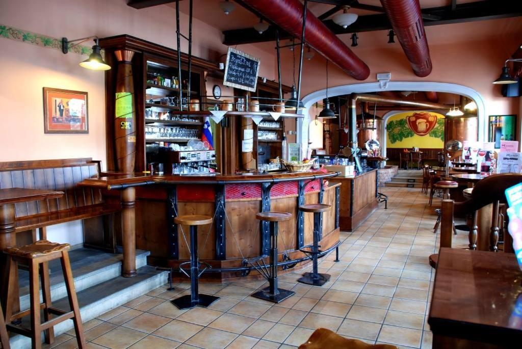 Hotel Zvezda Murska Sobota Bagian luar foto