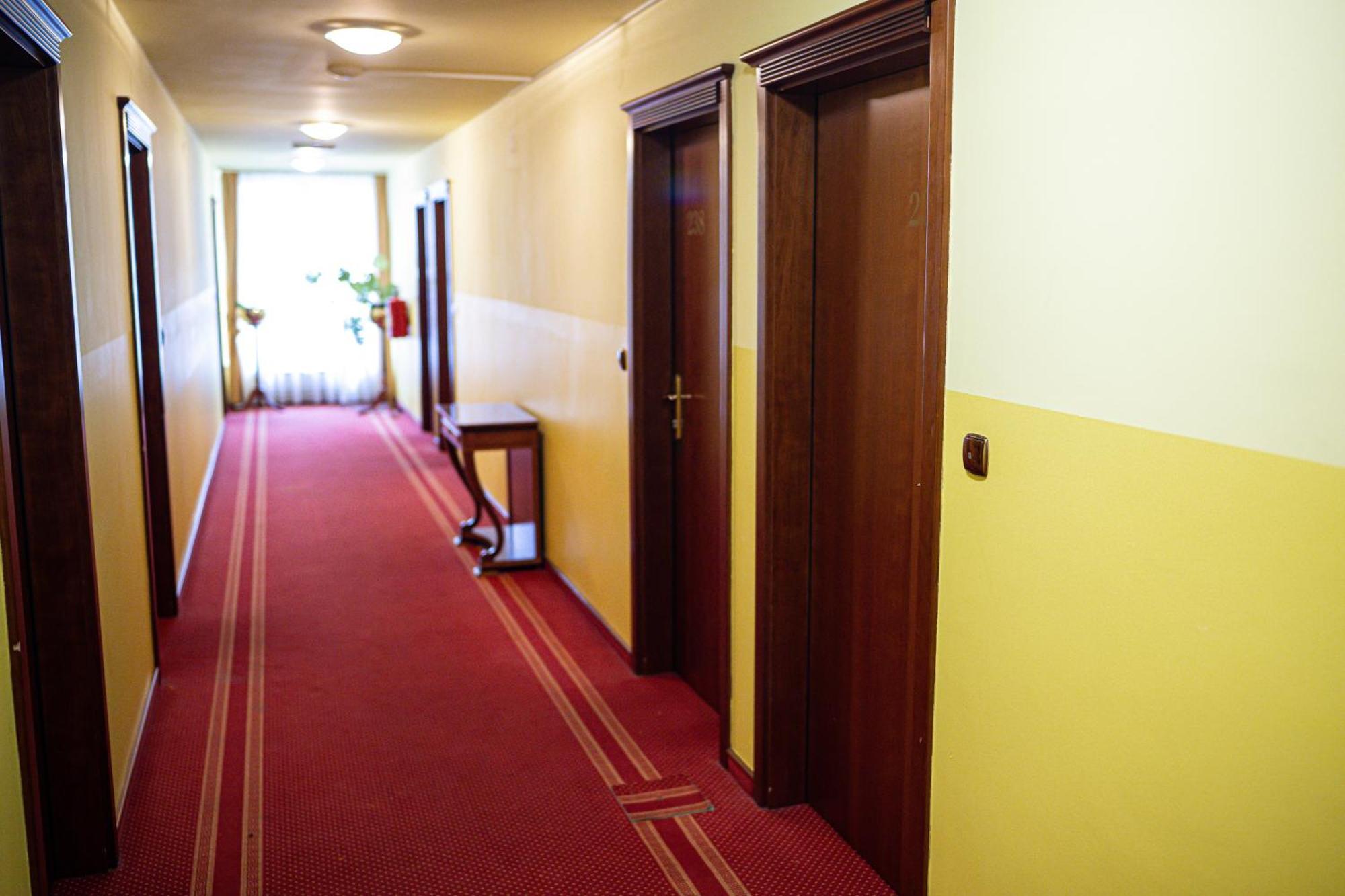 Hotel Zvezda Murska Sobota Bagian luar foto