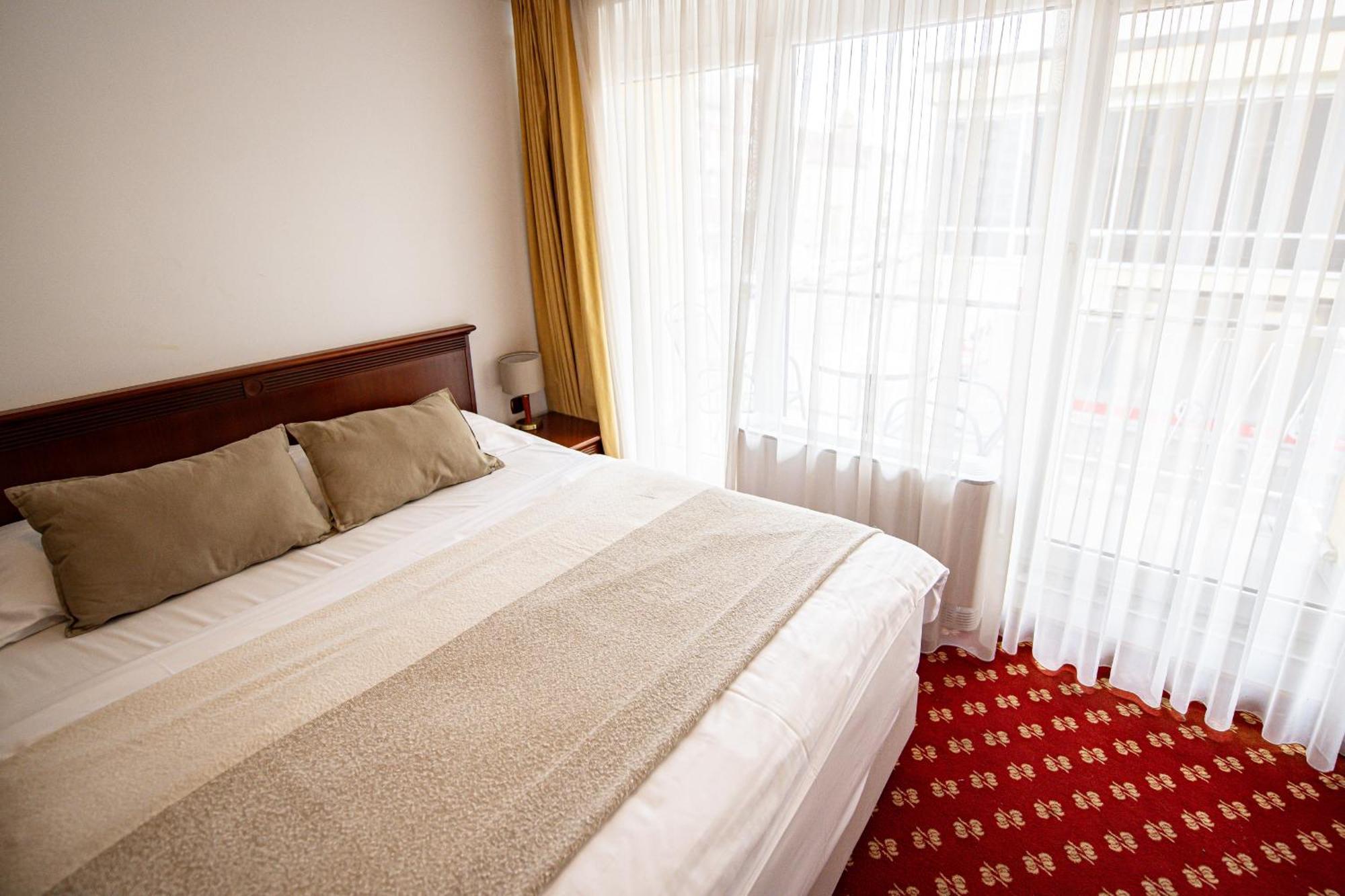 Hotel Zvezda Murska Sobota Bagian luar foto