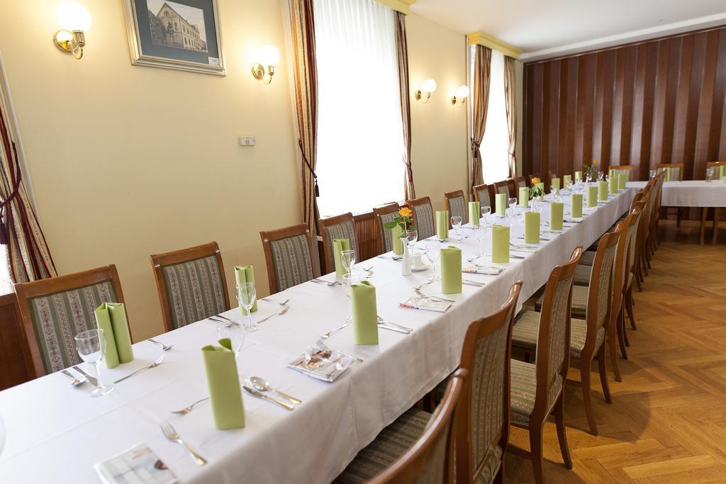 Hotel Zvezda Murska Sobota Bagian luar foto