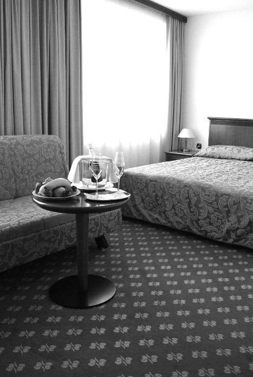 Hotel Zvezda Murska Sobota Bagian luar foto