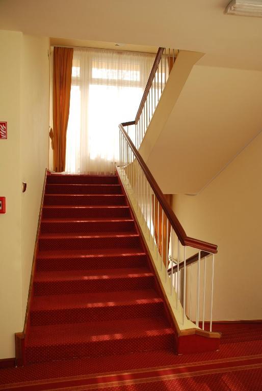 Hotel Zvezda Murska Sobota Bagian luar foto