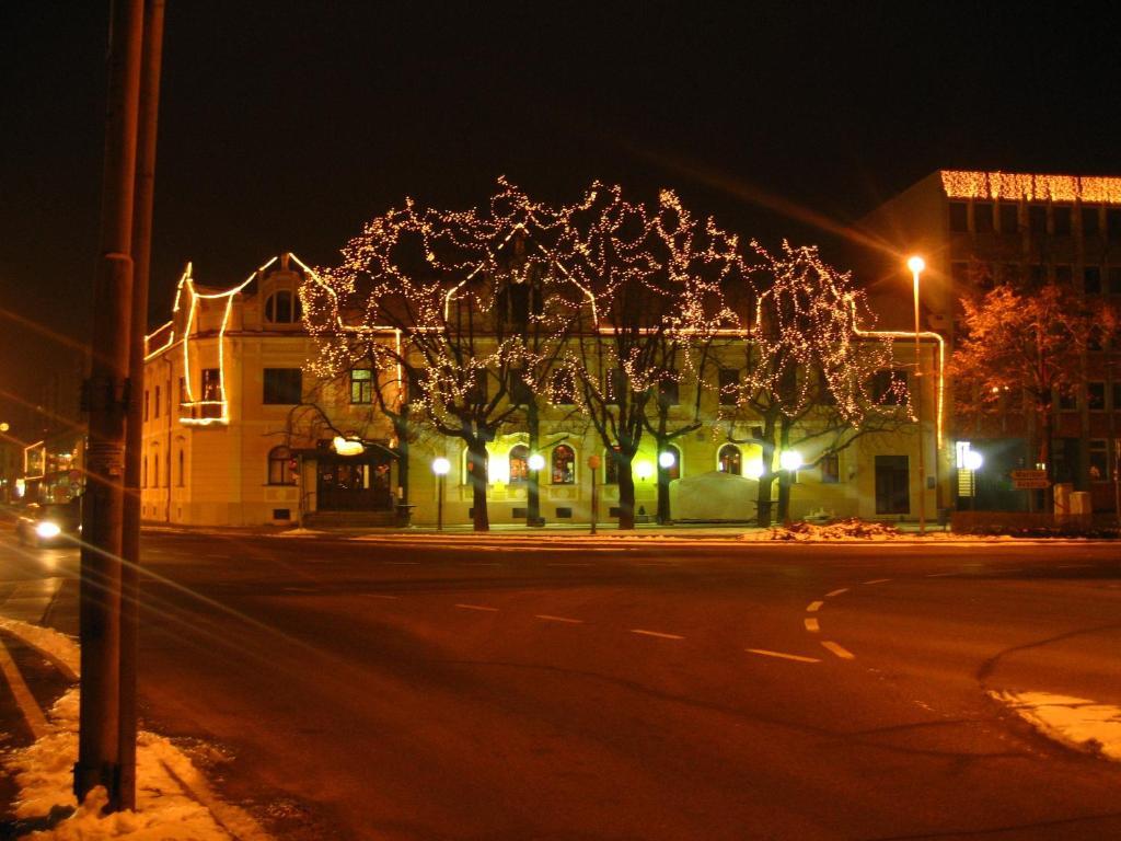 Hotel Zvezda Murska Sobota Bagian luar foto
