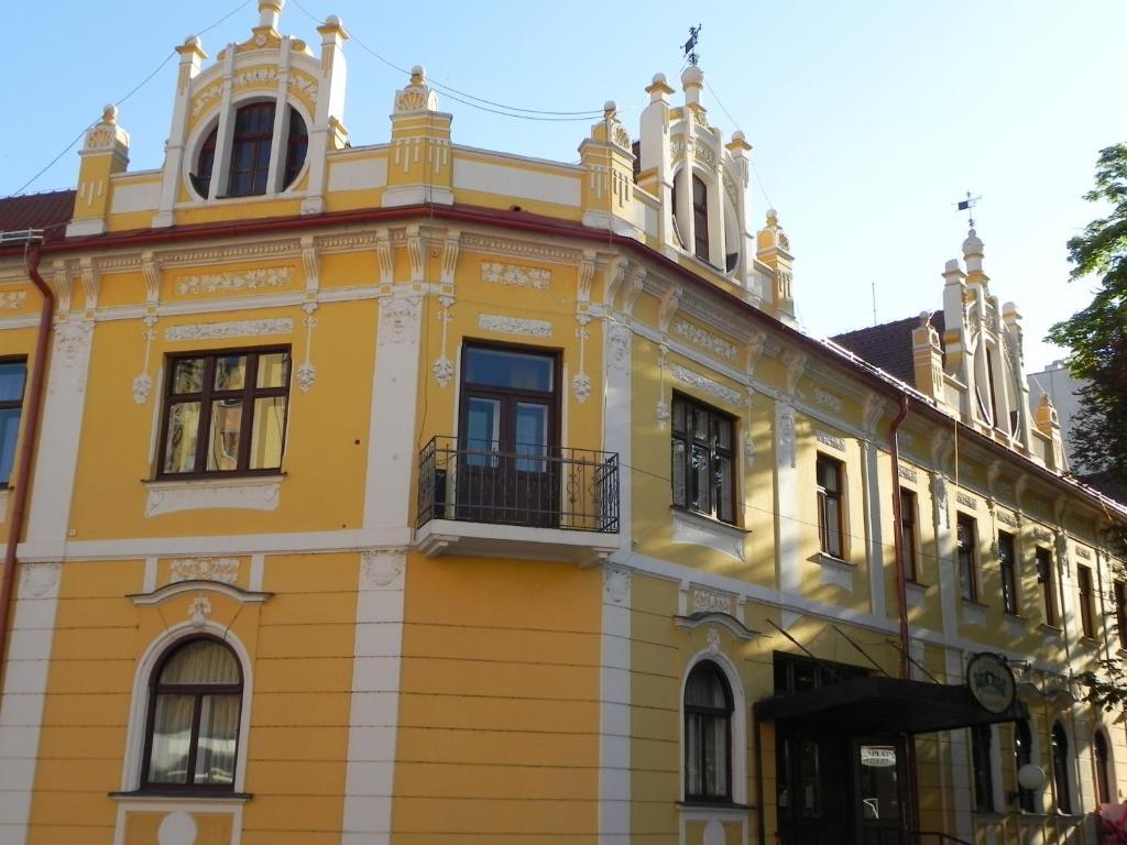 Hotel Zvezda Murska Sobota Bagian luar foto